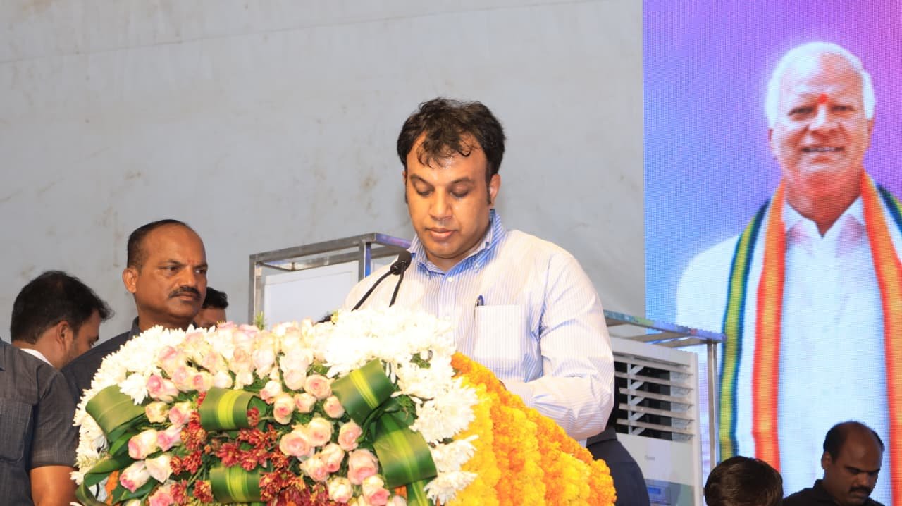 నిరంతరం ప్రజల కోసమే పనిచేసే ప్రభుత్వం 'ఇందిరమ్మ రాజ్యం'